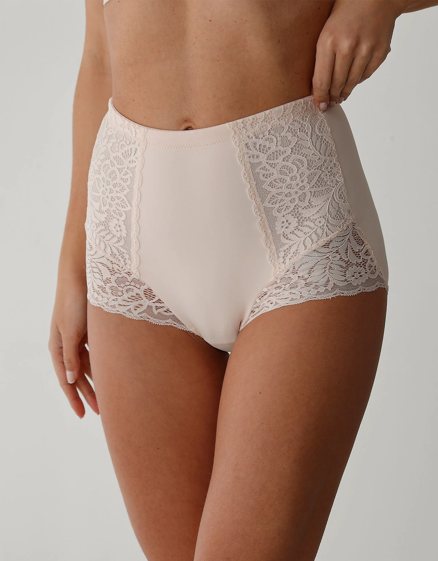 Gaine Affinante Plastron Dentelle - Maintien 1 Gaine Affinante Plastron Dentelle - Maintien