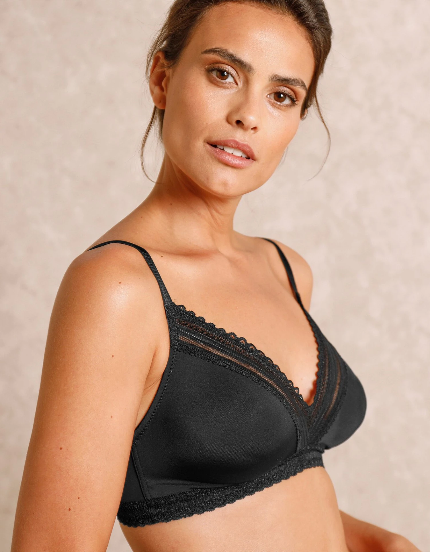 Soutien-gorge Invisible Forme Triangle Bonnets Moulés Albury - Sans Armatures 4 Soutien-gorge Invisible Forme Triangle Bonnets Moulés Albury - Sans Armatures – Image 4