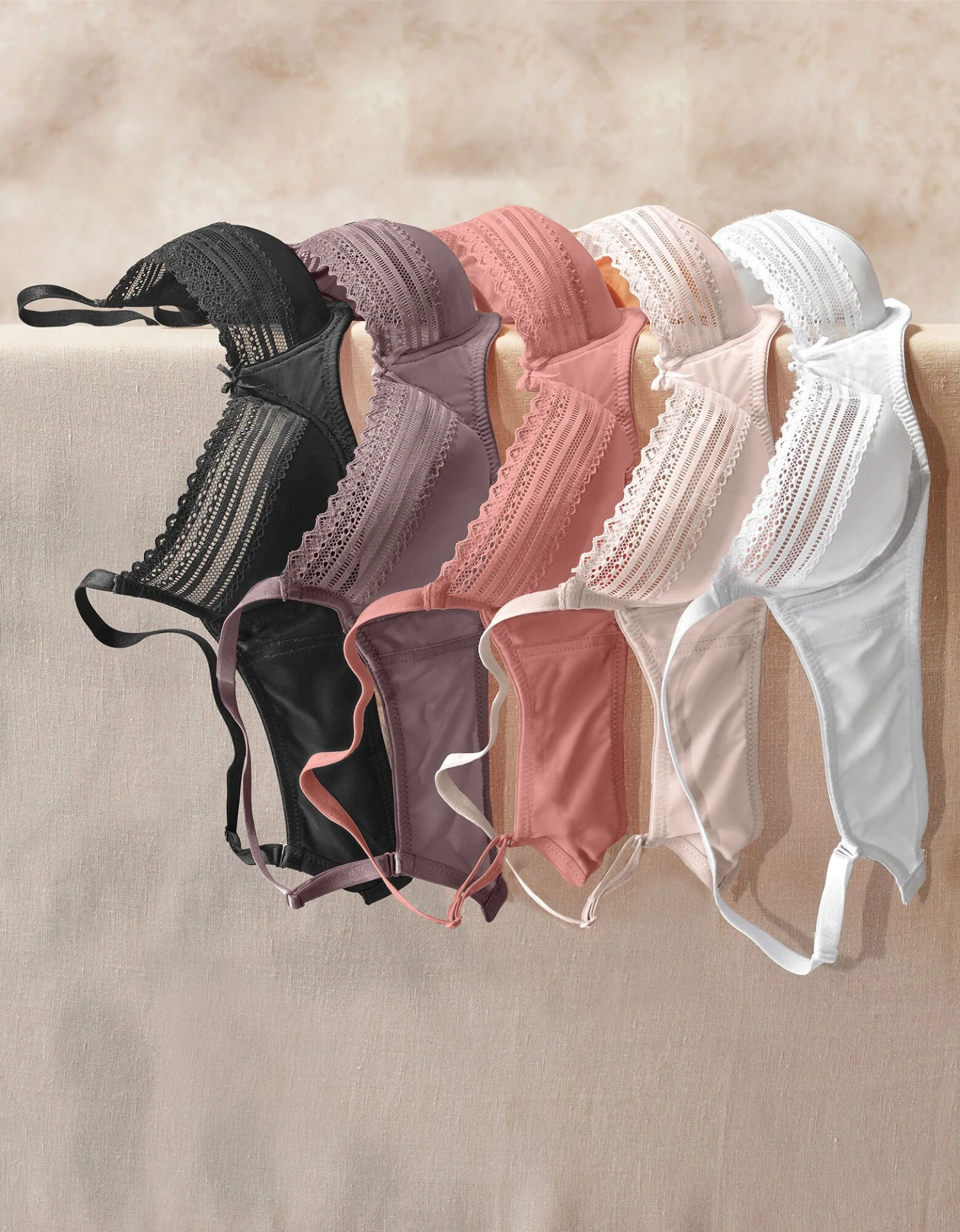 Soutien-gorge Invisible Forme Triangle Bonnets Moulés Albury - Sans Armatures 7 Soutien-gorge Invisible Forme Triangle Bonnets Moulés Albury - Sans Armatures – Image 7