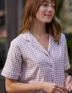 Pyjama Pantalon Court Imprimé Carreaux - Col Tailleur 9 Pyjama Pantalon Court Imprimé Carreaux - Col Tailleur -Élégance Nuit Soldes Boutique 703229 C02 zoomx vue3