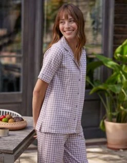 Pyjama Pantalon Court Imprimé Carreaux - Col Tailleur 10 Pyjama Pantalon Court Imprimé Carreaux - Col Tailleur -Élégance Nuit Soldes Boutique 703229 C02 zoomx vue4