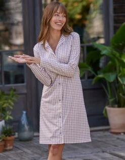 Chemise De Nuit Boutonnée Imprimé Petits Carreaux 8 Chemise De Nuit Boutonnée Imprimé Petits Carreaux -Élégance Nuit Soldes Boutique 703239 C02 zoomx vue3