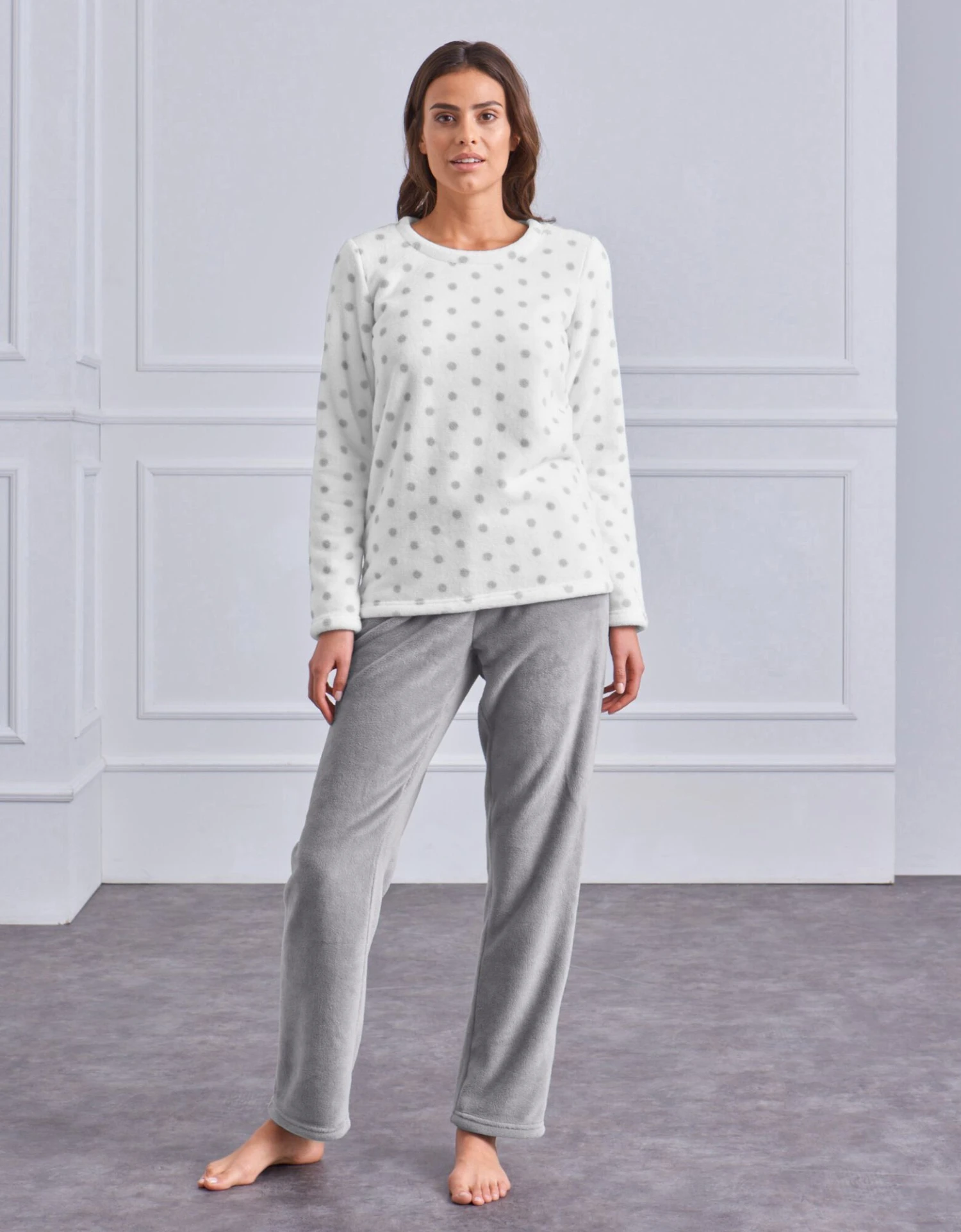 Pyjama Polaire Imprimé Pois Toucher Peluche Manches Longues 2 Pyjama Polaire Imprimé Pois Toucher Peluche Manches Longues – Image 2