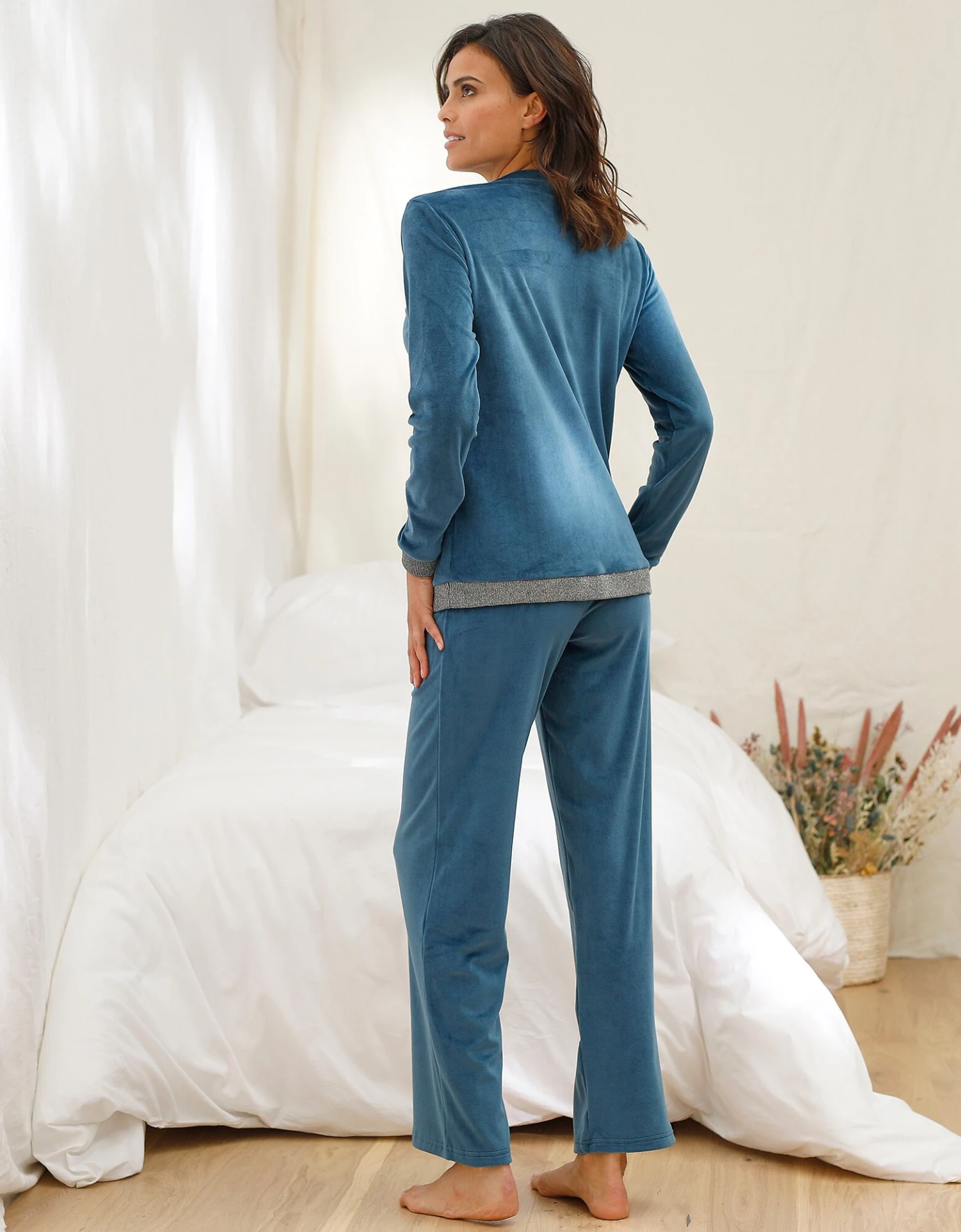 Pyjama Pantalon Velours Stretch Détails Scintillants 2 Pyjama Pantalon Velours Stretch Détails Scintillants – Image 2