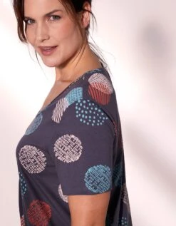 Chemise De Nuit Longue Imprimée Graphique -Élégance Nuit Soldes Boutique 703503 C01 zoomx vue4