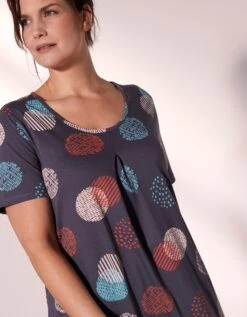 Chemise De Nuit Longue Imprimée Graphique -Élégance Nuit Soldes Boutique 703503 C01 zoomx vue7