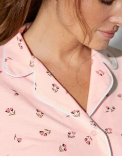 Chemise De Nuit Imprimée "tulipes" Boutonnée Col Tailleur Manches Longues 10 Chemise De Nuit Imprimée "tulipes" Boutonnée Col Tailleur Manches Longues -Élégance Nuit Soldes Boutique 703626 C00 zoomx vue4