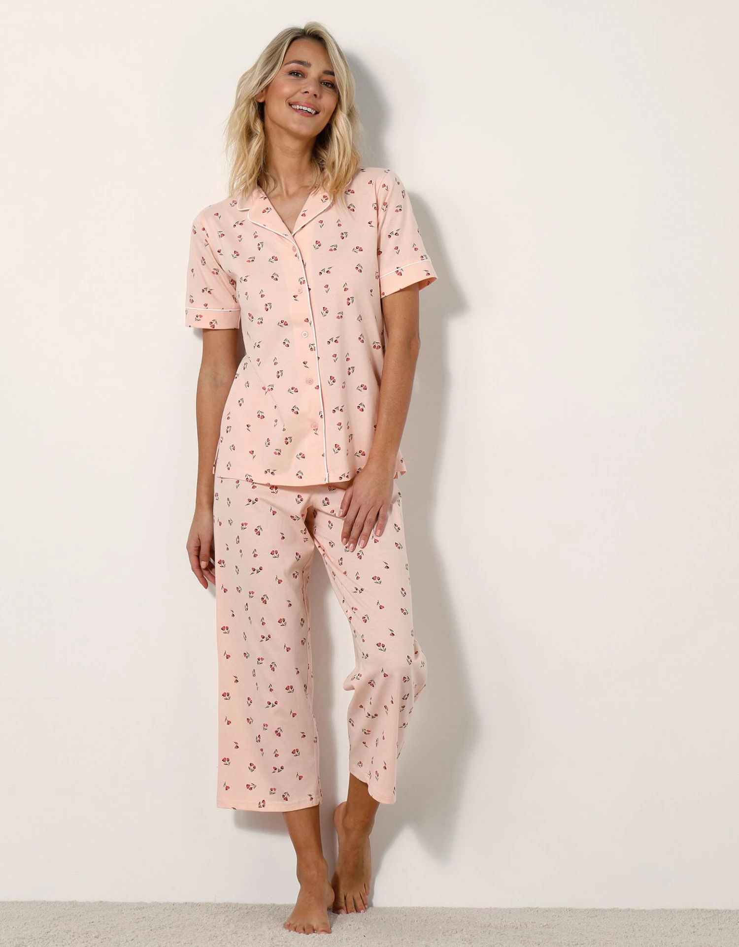Pyjama Pantalon Court Imprimé « Tulipes » - Col Tailleur 2 Pyjama Pantalon Court Imprimé « Tulipes » - Col Tailleur – Image 2