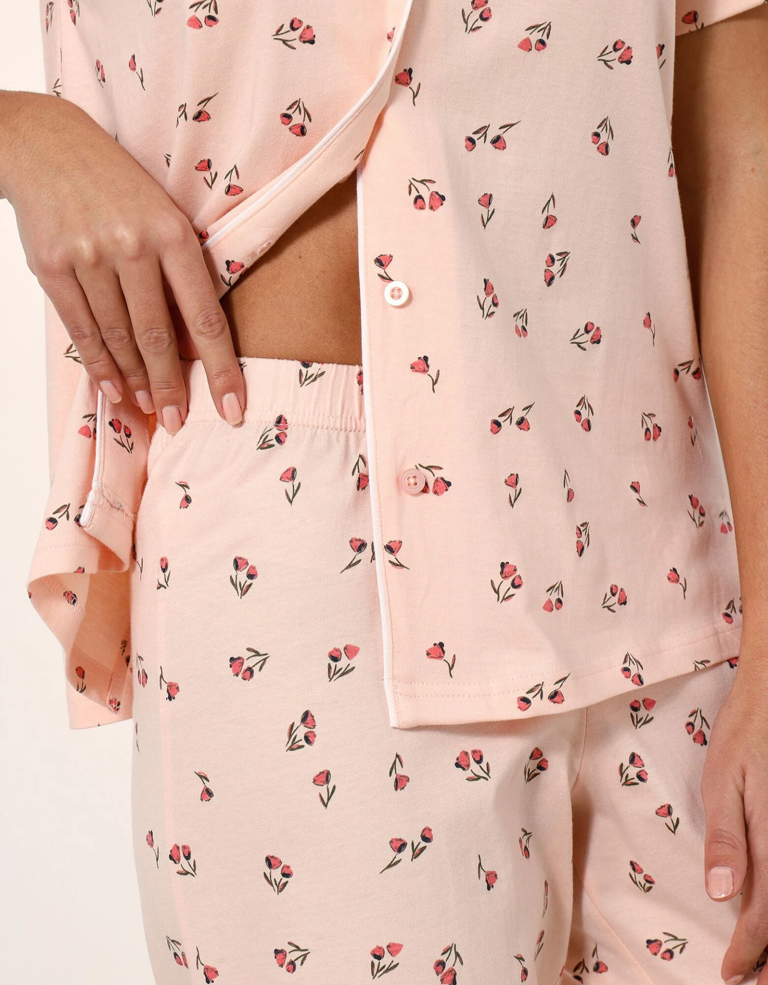 Pyjama Pantalon Court Imprimé « Tulipes » - Col Tailleur 6 Pyjama Pantalon Court Imprimé « Tulipes » - Col Tailleur – Image 6