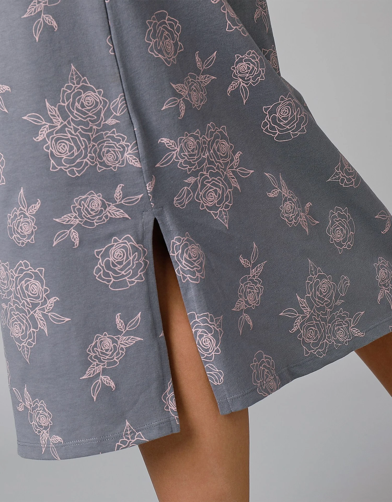 Chemise De Nuit Longue Manches Longues Imprimée "roses" 5 Chemise De Nuit Longue Manches Longues Imprimée "roses" – Image 5