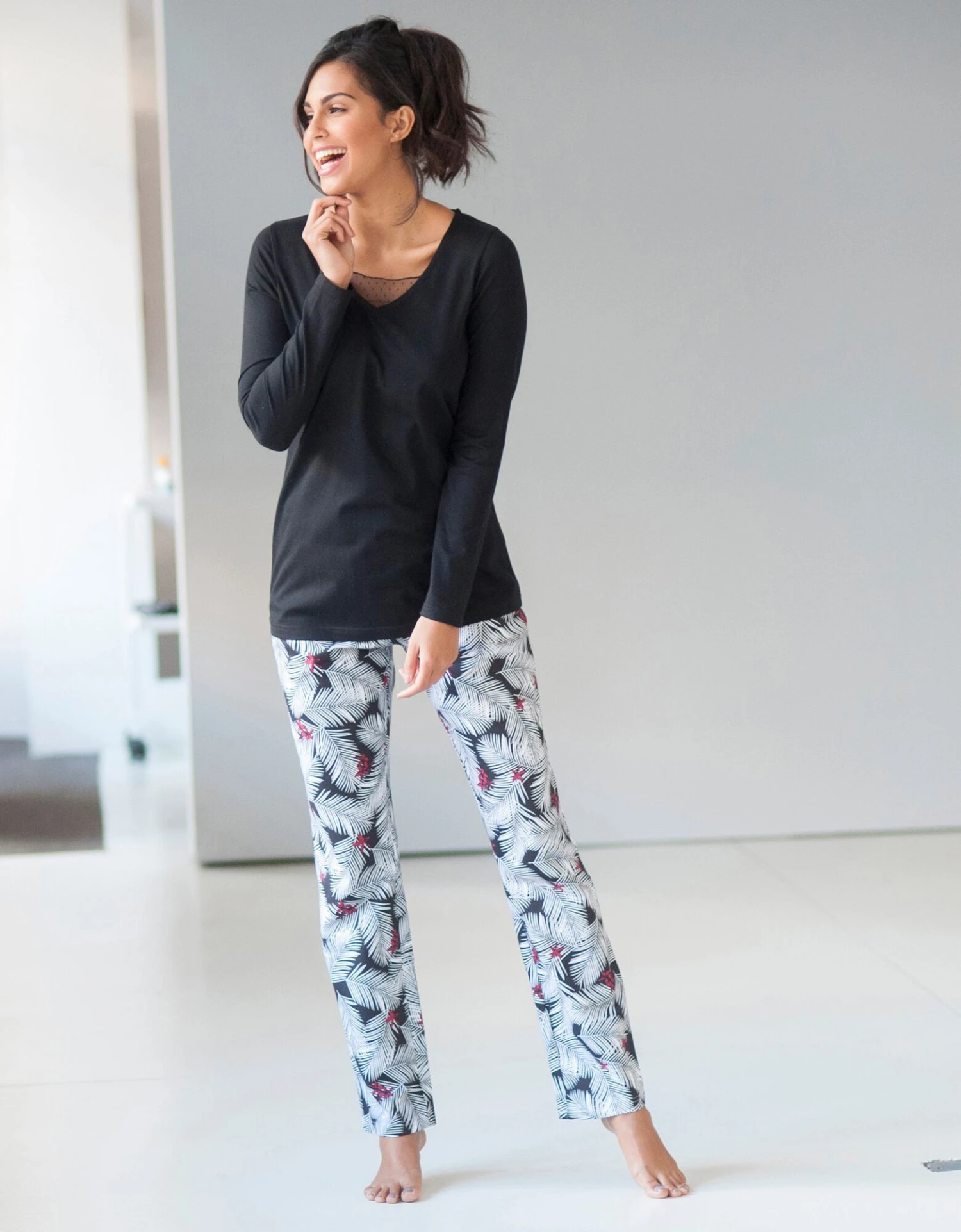 Pyjama Empiècement Plumetis - Imprimé Tropical 2 Pyjama Empiècement Plumetis - Imprimé Tropical – Image 2