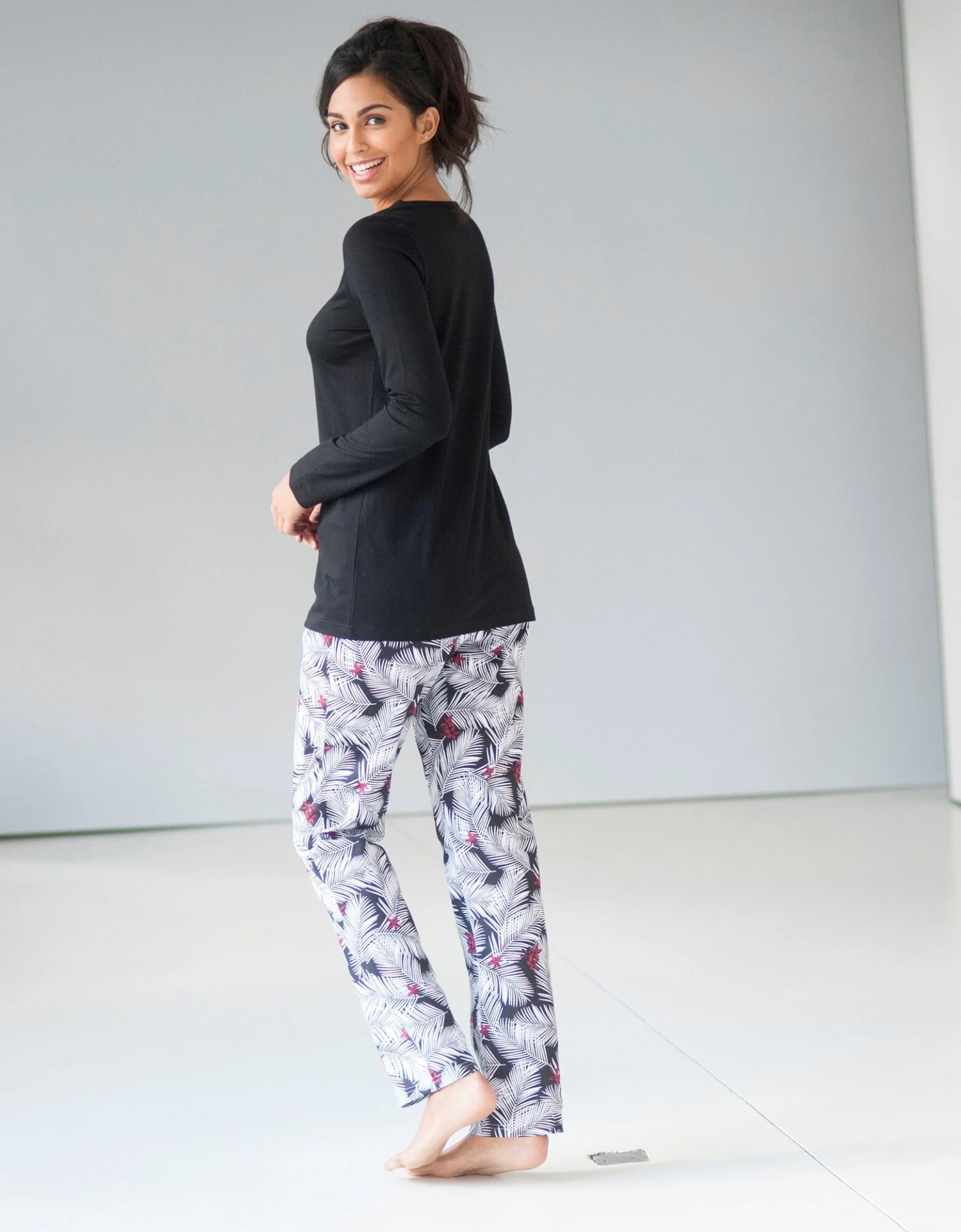 Pyjama Empiècement Plumetis - Imprimé Tropical 3 Pyjama Empiècement Plumetis - Imprimé Tropical – Image 3