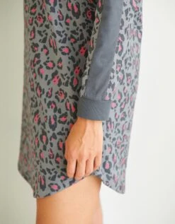 Chemise De Nuit Imprimée Léopard -Élégance Nuit Soldes Boutique 703906 C01 zoomx vue3