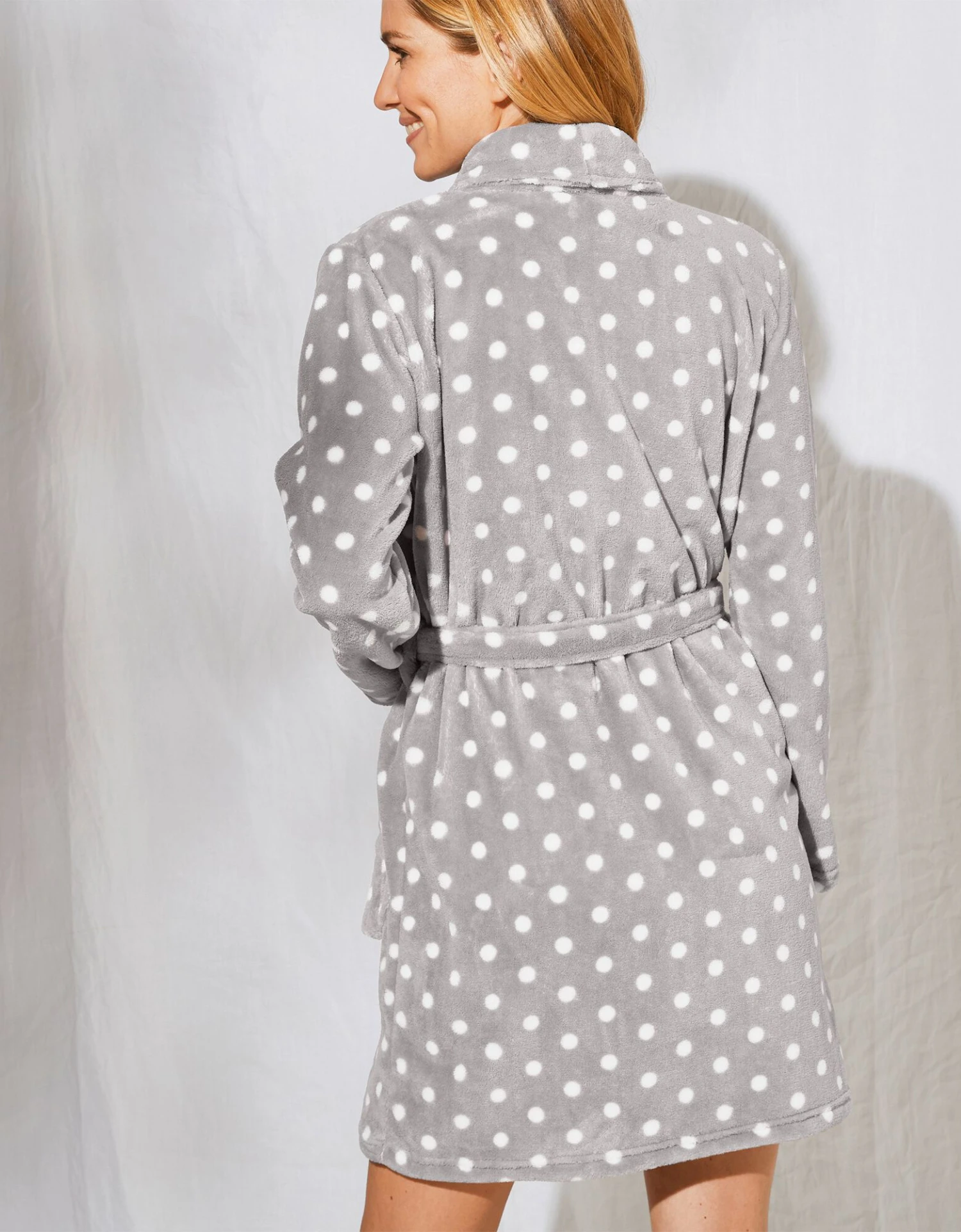 Peignoir Manches Longues Polaire Imprimée "pois" Toucher Peluche Longueur 92 Cm 2 Peignoir Manches Longues Polaire Imprimée "pois" Toucher Peluche Longueur 92 Cm – Image 2