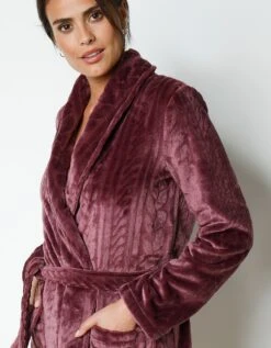 Peignoir Court En Polaire Peluche Texturé Avec Torsades 10 Peignoir Court En Polaire Peluche Texturé Avec Torsades -Élégance Nuit Soldes Boutique 704526 C01 zoomx vue5