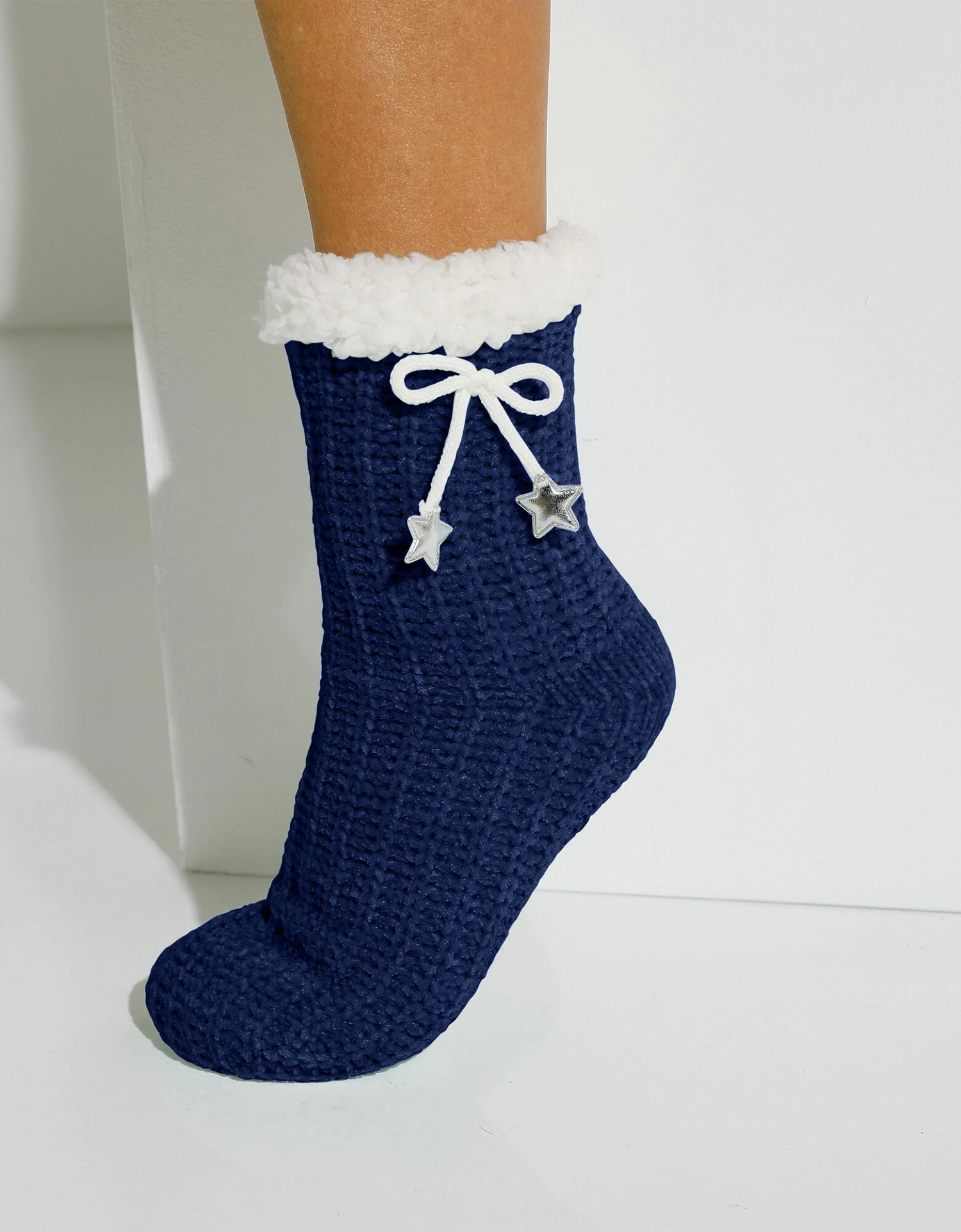 Chaussons-chaussettes Maille Chenille Fourrés - Noeud étoiles 1 Chaussons-chaussettes Maille Chenille Fourrés - Noeud étoiles