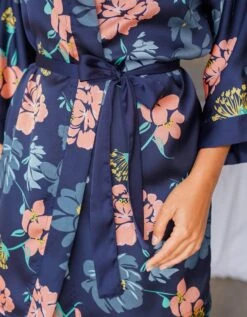 Kimono Court Satin Imprimé Floral -Élégance Nuit Soldes Boutique 706163 C01 zoomx vue4