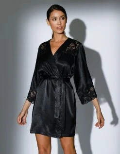 Déshabillé "séduction" Forme Kimono Satin Et Dentelle 10 Déshabillé "séduction" Forme Kimono Satin Et Dentelle -Élégance Nuit Soldes Boutique 706181 C01 zoomx vue4