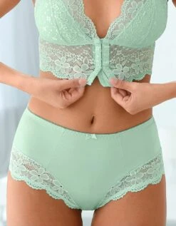 Gainette Maille Satinée Et Dentelle